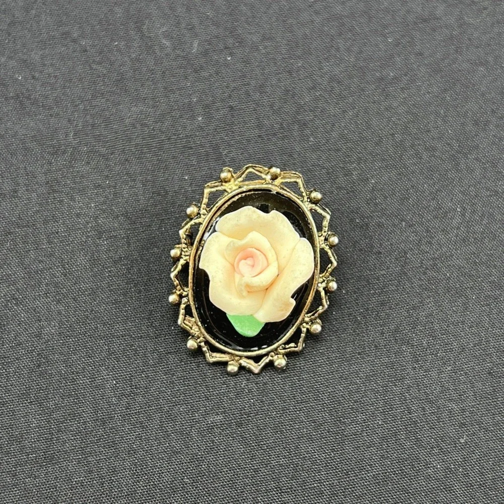 Vintage Brooch Rose Cameo Gold Tone Black Cream Pink Floral‎ 3D Pin